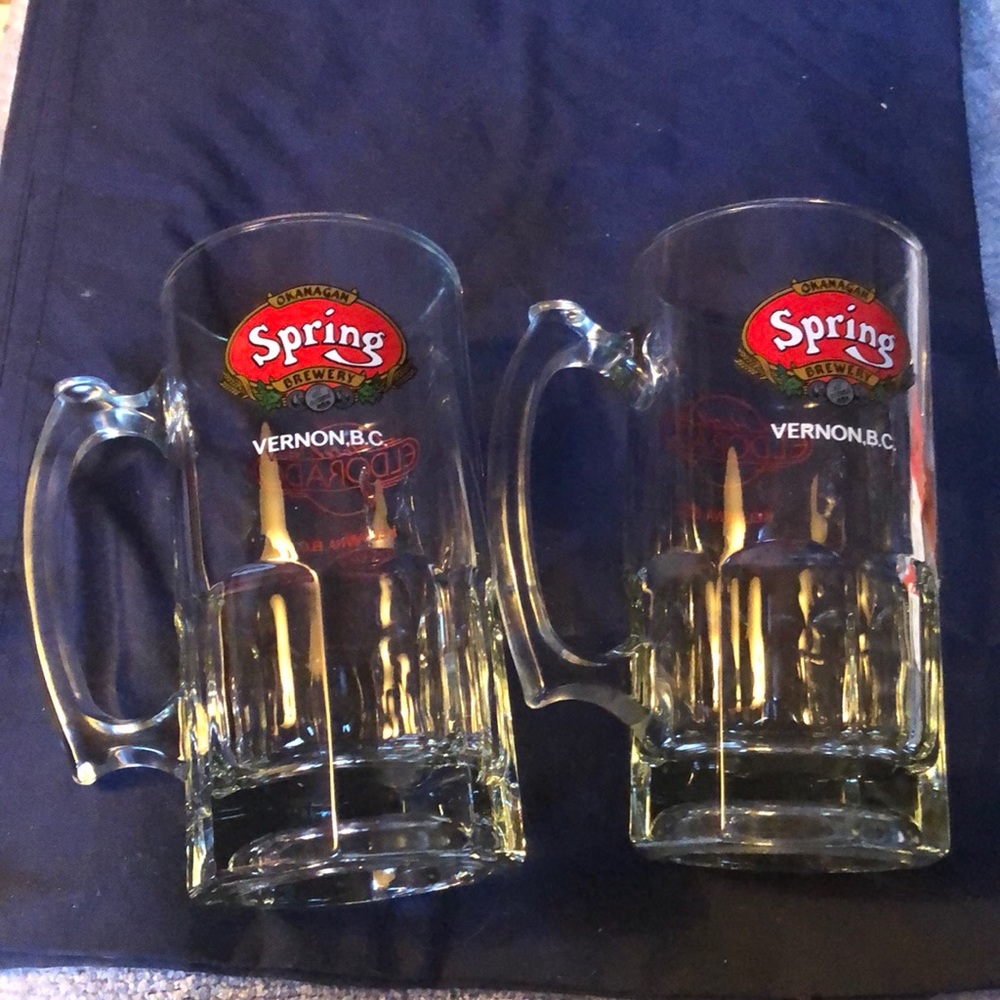 2 Vintage Okanogan Spring glass beer mugs